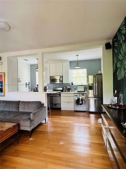 For Rent: $2,800 (1 beds, 1 baths, 603 Square Feet)