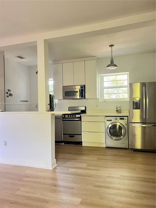 For Rent: $2,800 (1 beds, 1 baths, 603 Square Feet)