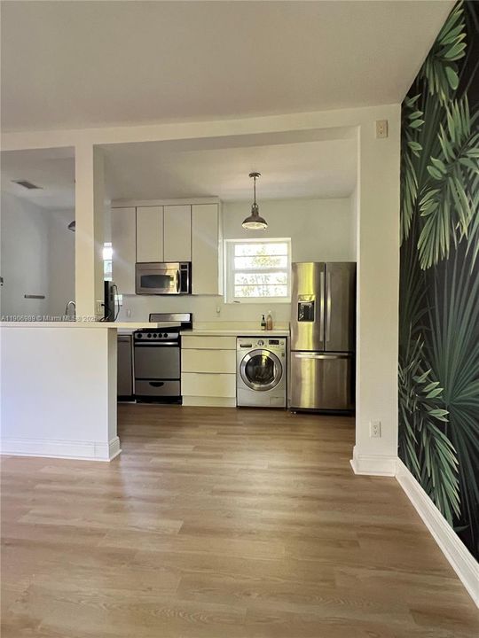 For Rent: $2,800 (1 beds, 1 baths, 603 Square Feet)