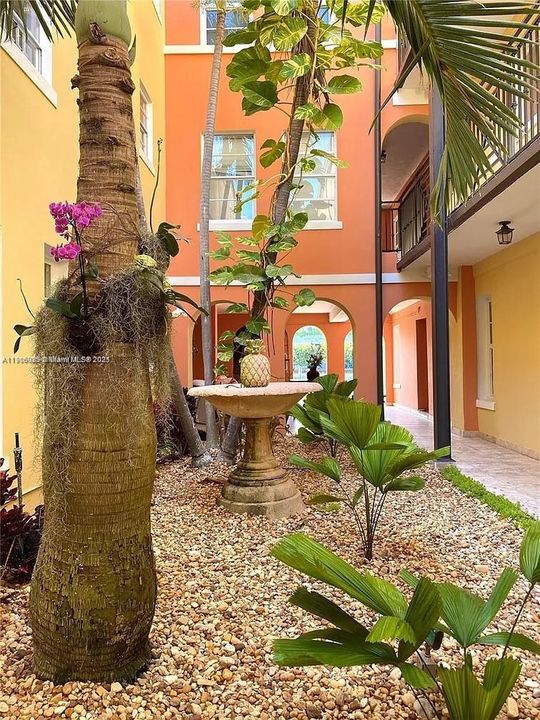 For Rent: $2,800 (1 beds, 1 baths, 603 Square Feet)