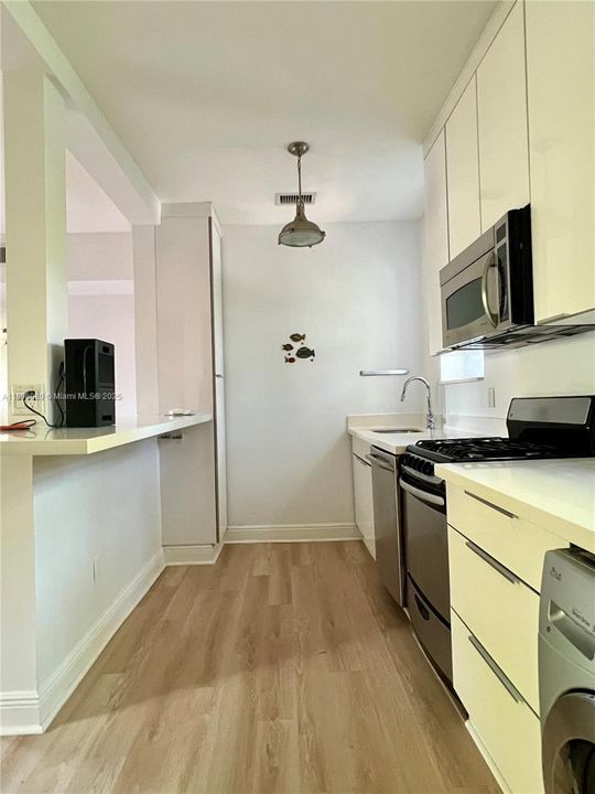 For Rent: $2,800 (1 beds, 1 baths, 603 Square Feet)