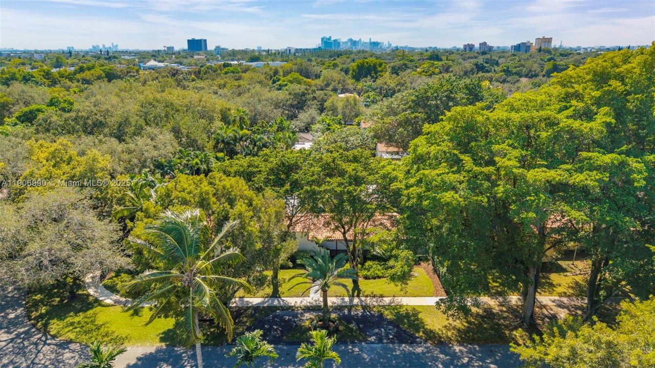 Active With Contract: $1,975,000 (3 beds, 2 baths, 2312 Square Feet)