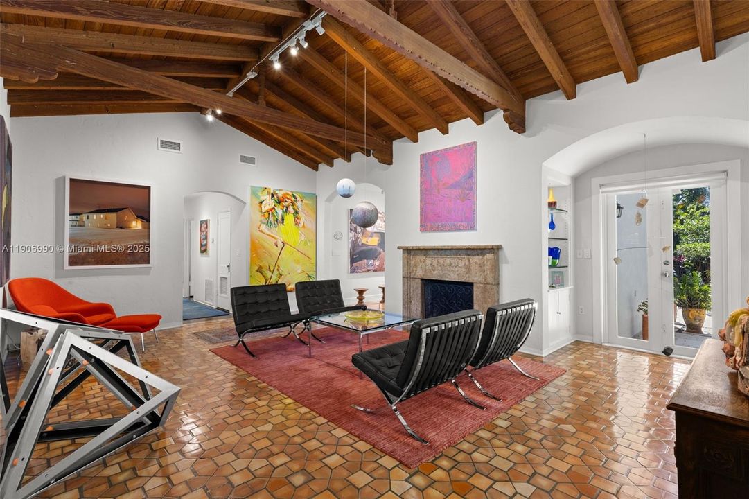 Active With Contract: $1,975,000 (3 beds, 2 baths, 2312 Square Feet)