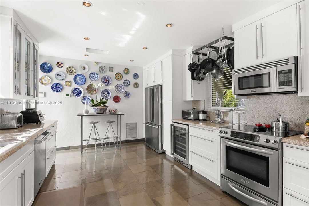 Active With Contract: $1,975,000 (3 beds, 2 baths, 2312 Square Feet)