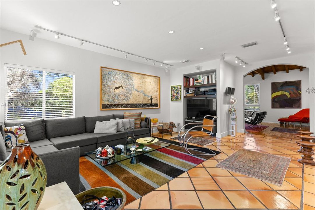 Active With Contract: $1,975,000 (3 beds, 2 baths, 2312 Square Feet)