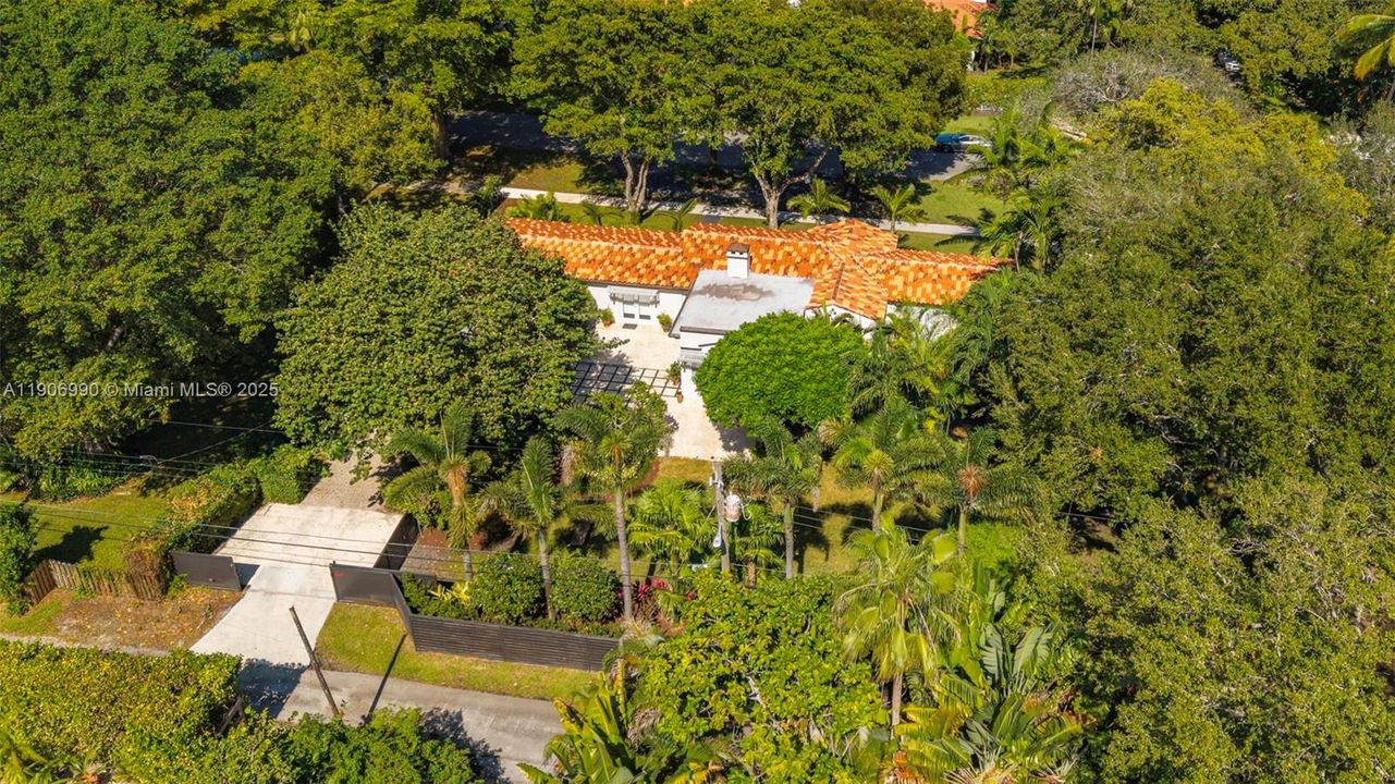 Active With Contract: $1,975,000 (3 beds, 2 baths, 2312 Square Feet)