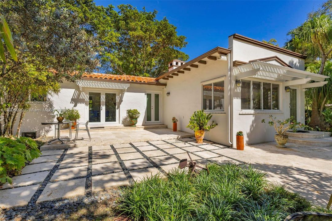 Active With Contract: $1,975,000 (3 beds, 2 baths, 2312 Square Feet)