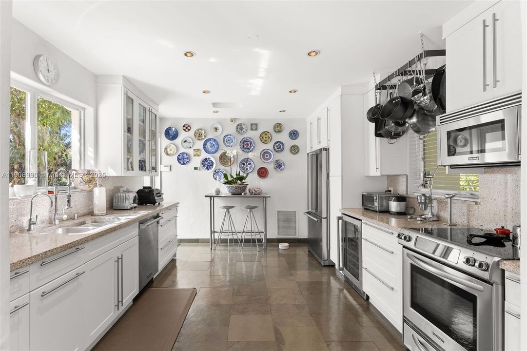 Active With Contract: $1,975,000 (3 beds, 2 baths, 2312 Square Feet)