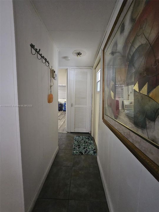 待售: $205,000 (3 贝兹, 3 浴室, 954 平方英尺)