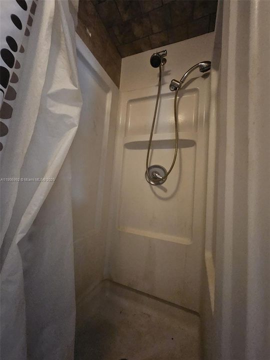 待售: $205,000 (3 贝兹, 3 浴室, 954 平方英尺)