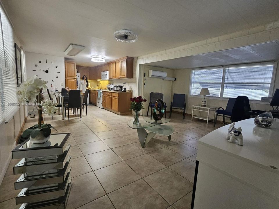 待售: $205,000 (3 贝兹, 3 浴室, 954 平方英尺)