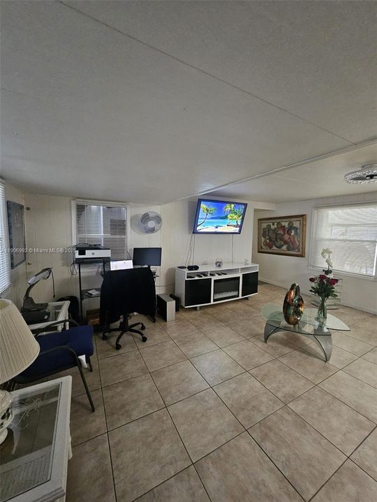 待售: $205,000 (3 贝兹, 3 浴室, 954 平方英尺)