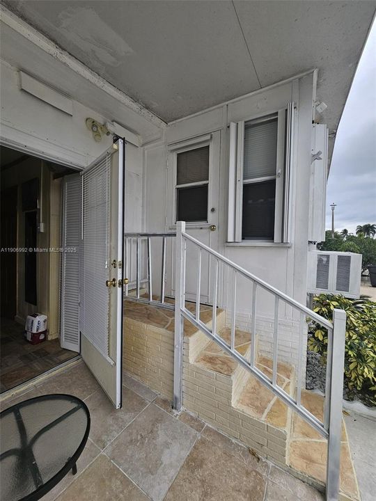 待售: $205,000 (3 贝兹, 3 浴室, 954 平方英尺)