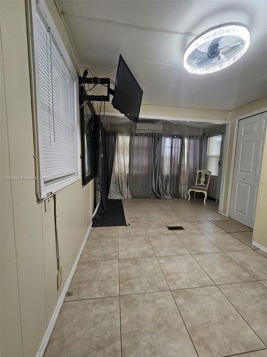 待售: $205,000 (3 贝兹, 3 浴室, 954 平方英尺)