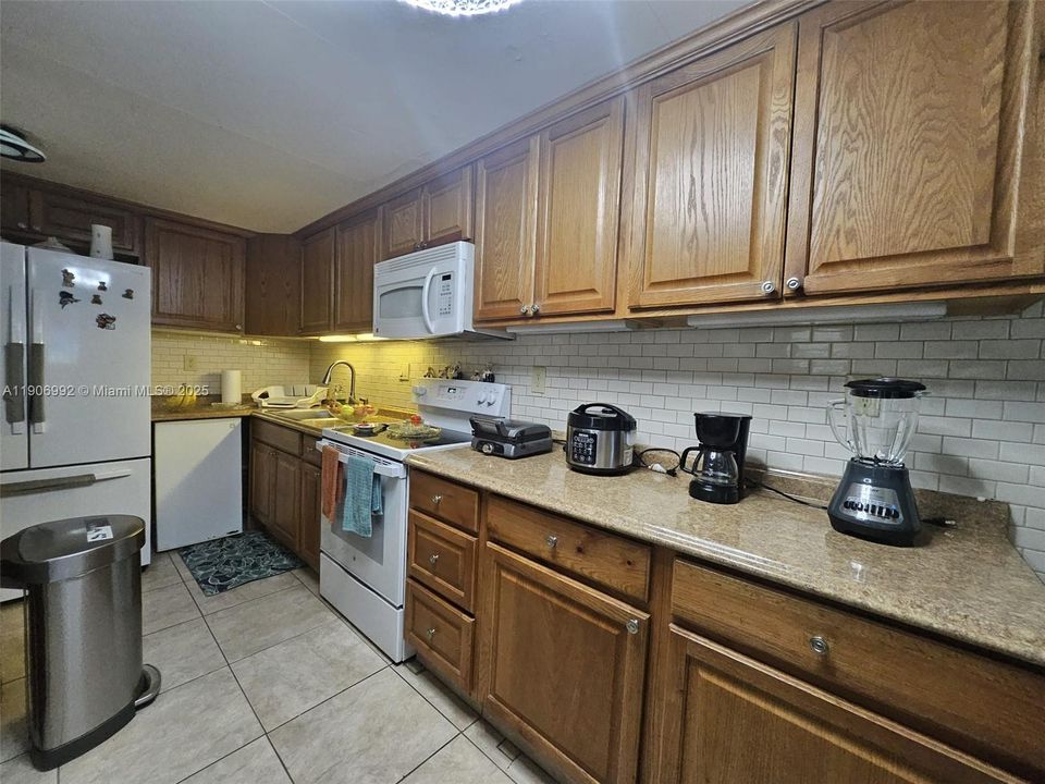 待售: $205,000 (3 贝兹, 3 浴室, 954 平方英尺)