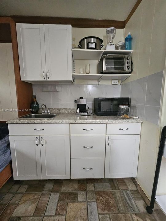 待售: $205,000 (3 贝兹, 3 浴室, 954 平方英尺)