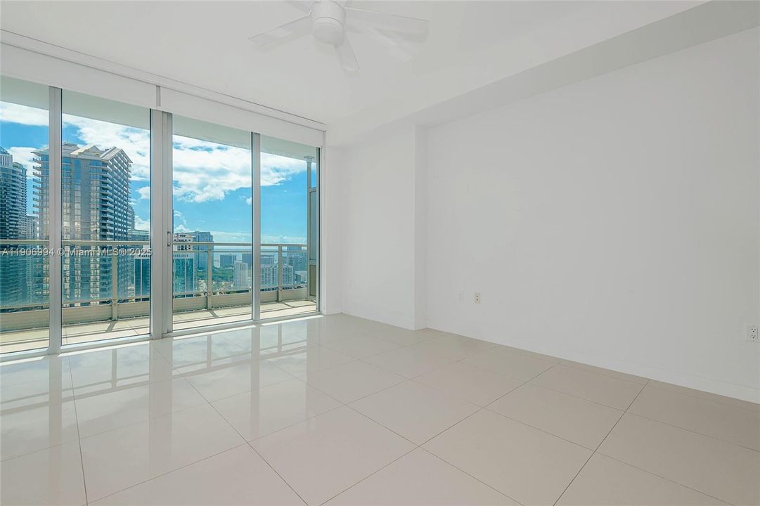 合同活跃: $715,000 (2 贝兹, 2 浴室, 1235 平方英尺)