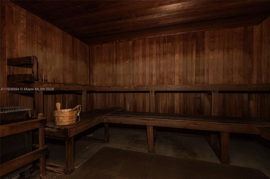 合同活跃: $715,000 (2 贝兹, 2 浴室, 1235 平方英尺)