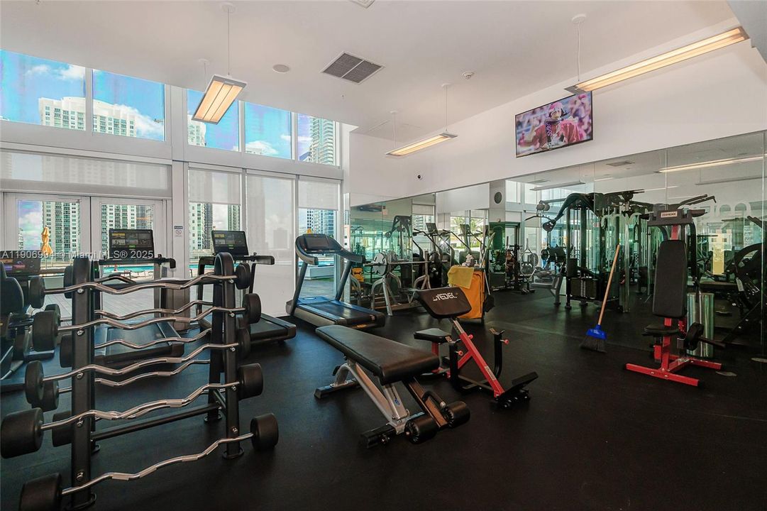 合同活跃: $715,000 (2 贝兹, 2 浴室, 1235 平方英尺)