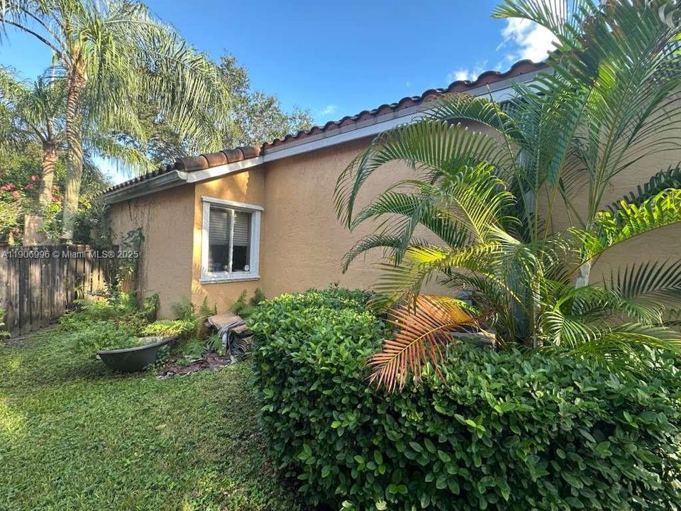 For Sale: $439,900 (2 beds, 2 baths, 1564 Square Feet)