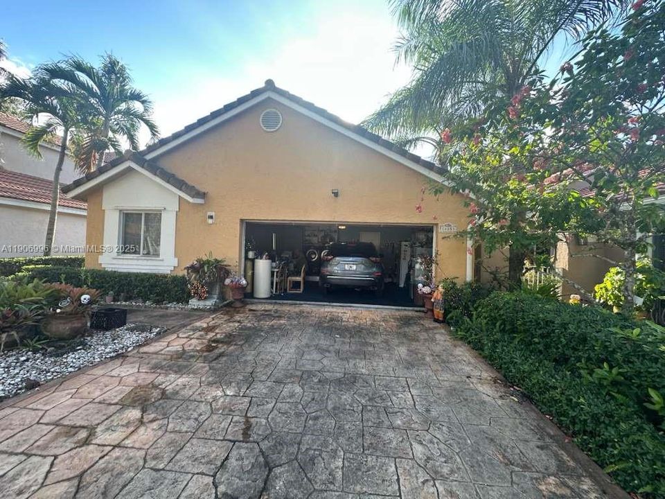 For Sale: $439,900 (2 beds, 2 baths, 1564 Square Feet)