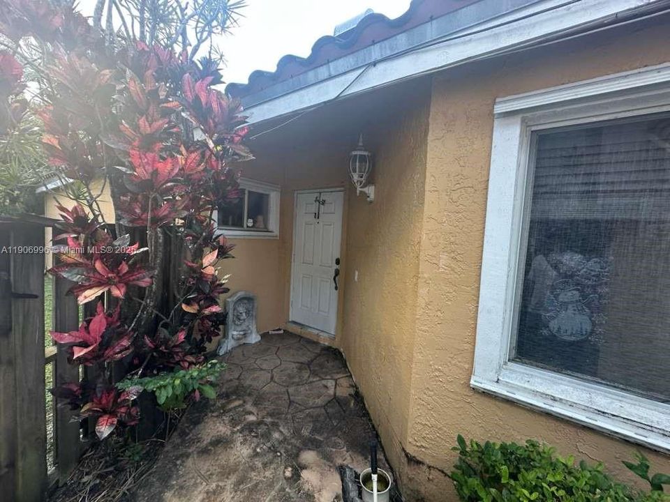 For Sale: $439,900 (2 beds, 2 baths, 1564 Square Feet)