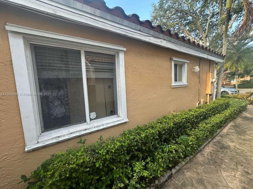 For Sale: $439,900 (2 beds, 2 baths, 1564 Square Feet)