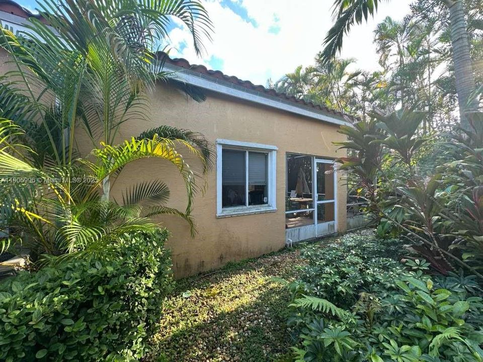 For Sale: $439,900 (2 beds, 2 baths, 1564 Square Feet)