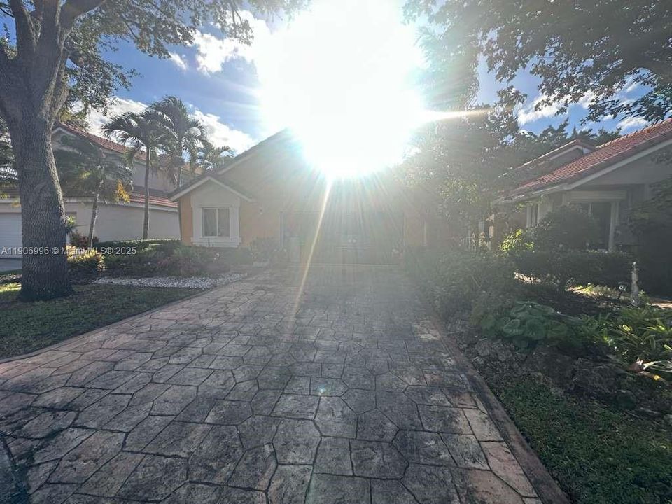 For Sale: $439,900 (2 beds, 2 baths, 1564 Square Feet)