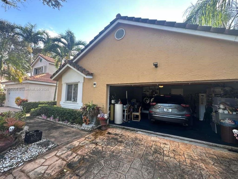 For Sale: $439,900 (2 beds, 2 baths, 1564 Square Feet)