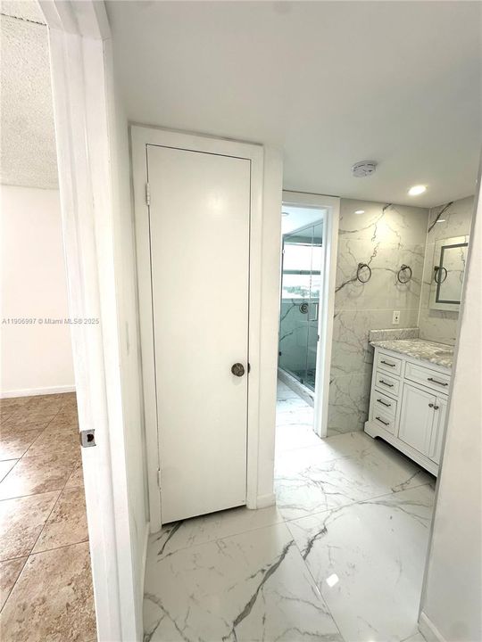 待售: $373,900 (1 贝兹, 1 浴室, 845 平方英尺)