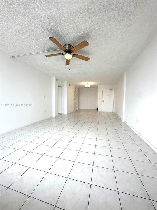 待售: $373,900 (1 贝兹, 1 浴室, 845 平方英尺)