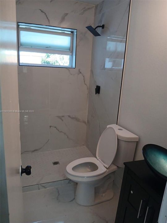 For Rent: $1,400 (1 beds, 1 baths, 936 Square Feet)