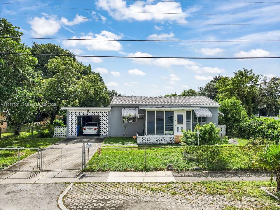 Active With Contract: $399,990 (2 beds, 1 baths, 1410 Square Feet)