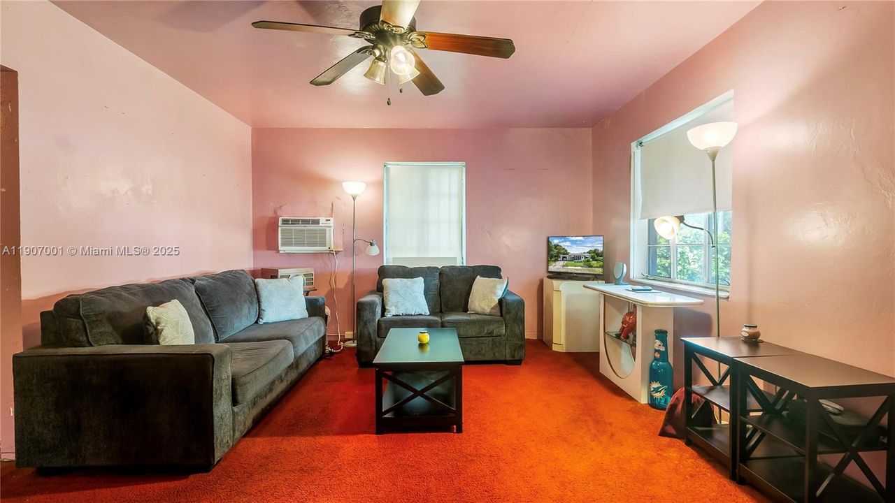 Active With Contract: $399,990 (2 beds, 1 baths, 1410 Square Feet)