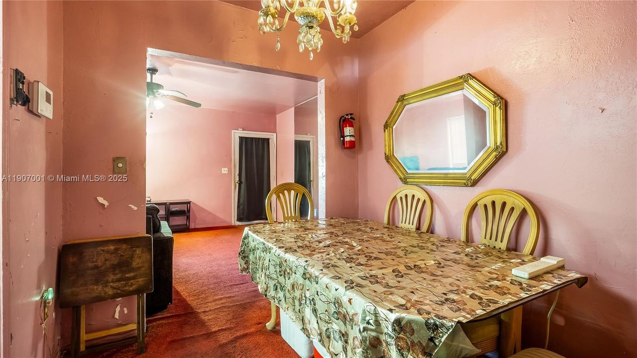 Active With Contract: $399,990 (2 beds, 1 baths, 1410 Square Feet)