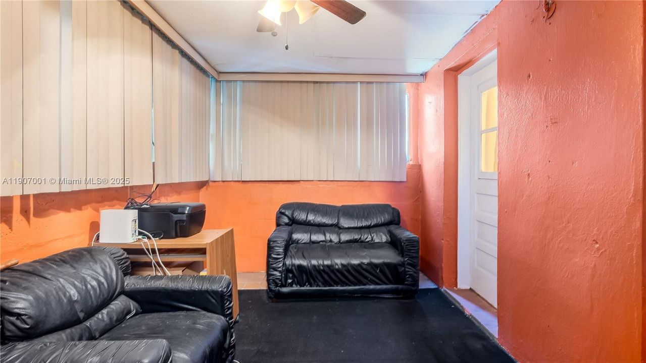 Active With Contract: $399,990 (2 beds, 1 baths, 1410 Square Feet)