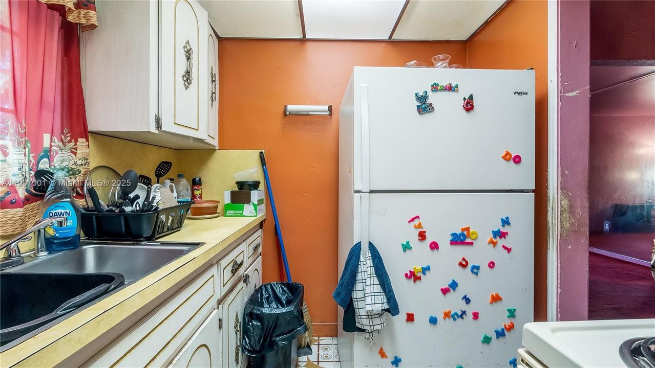 Active With Contract: $399,990 (2 beds, 1 baths, 1410 Square Feet)