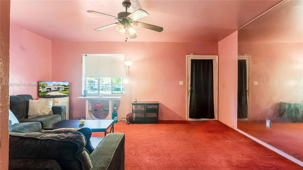 Active With Contract: $399,990 (2 beds, 1 baths, 1410 Square Feet)