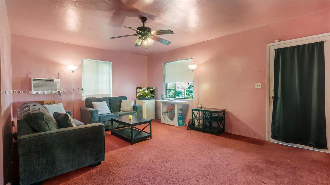 Active With Contract: $399,990 (2 beds, 1 baths, 1410 Square Feet)