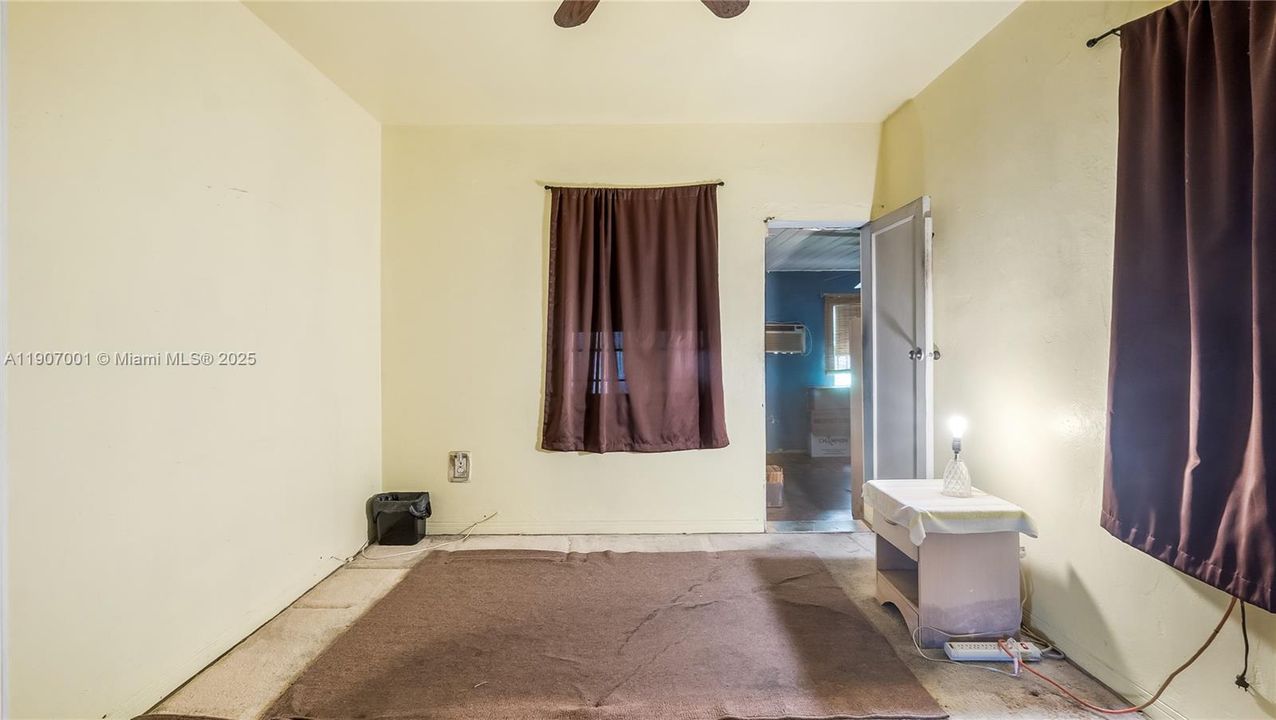 Active With Contract: $399,990 (2 beds, 1 baths, 1410 Square Feet)