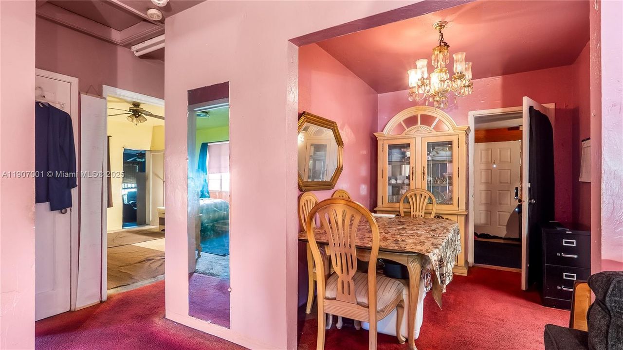 Active With Contract: $399,990 (2 beds, 1 baths, 1410 Square Feet)