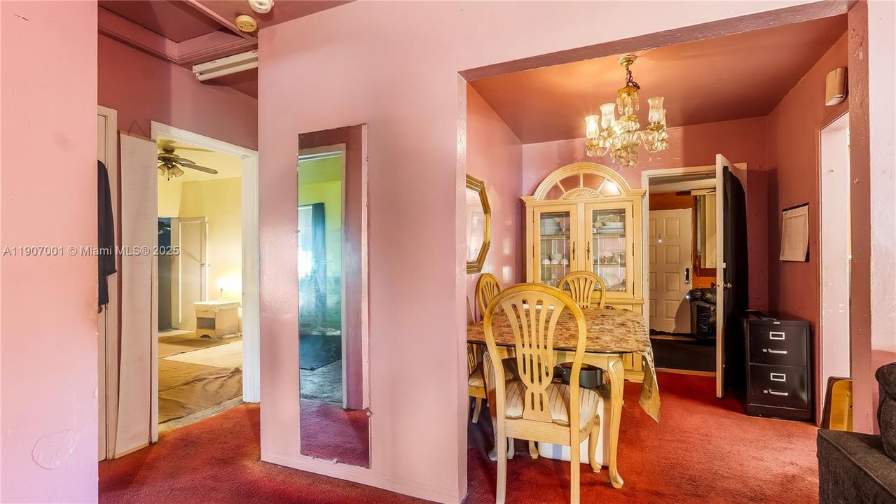 Active With Contract: $399,990 (2 beds, 1 baths, 1410 Square Feet)