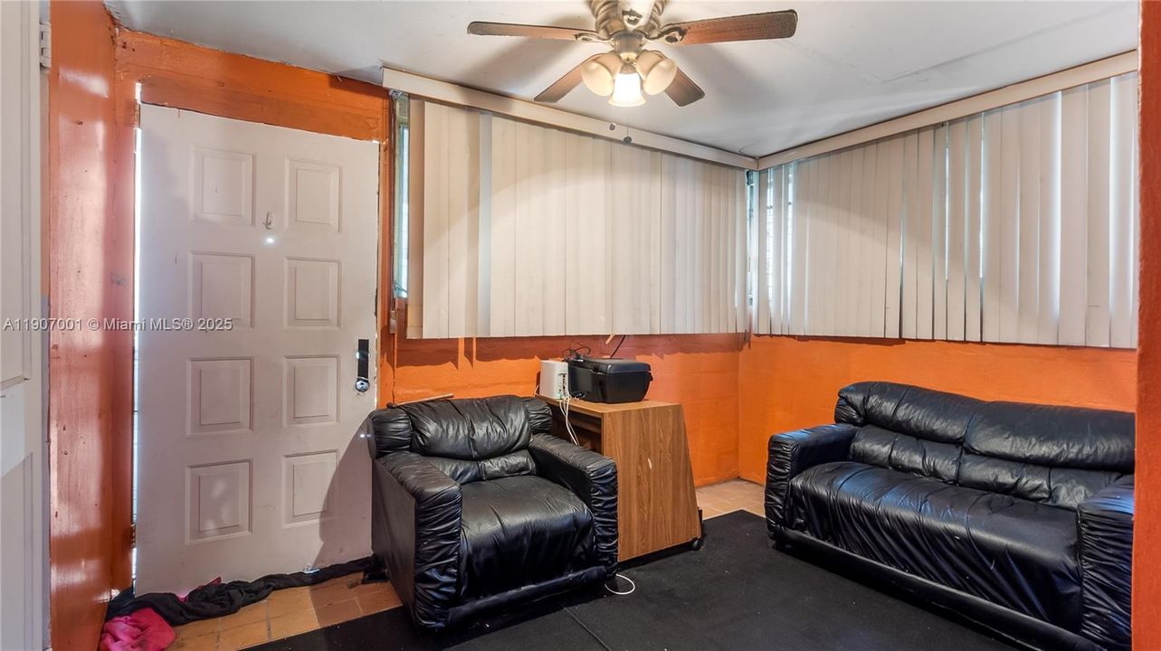 Active With Contract: $399,990 (2 beds, 1 baths, 1410 Square Feet)