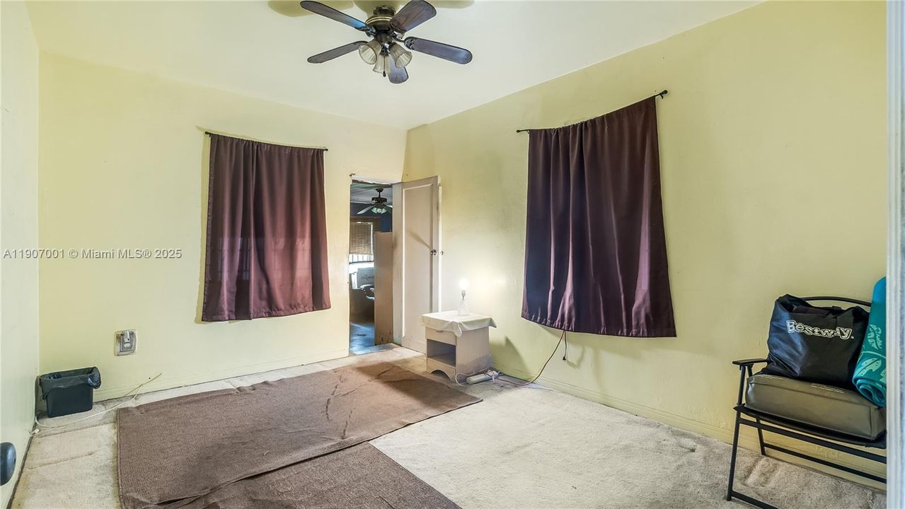 Active With Contract: $399,990 (2 beds, 1 baths, 1410 Square Feet)