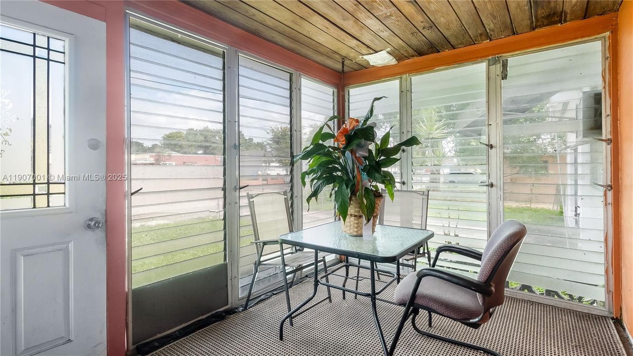 Active With Contract: $399,990 (2 beds, 1 baths, 1410 Square Feet)