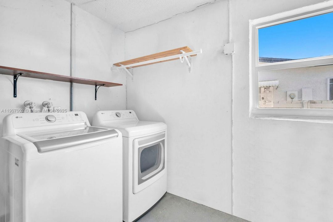 待售: $685,000 (4 贝兹, 2 浴室, 1865 平方英尺)