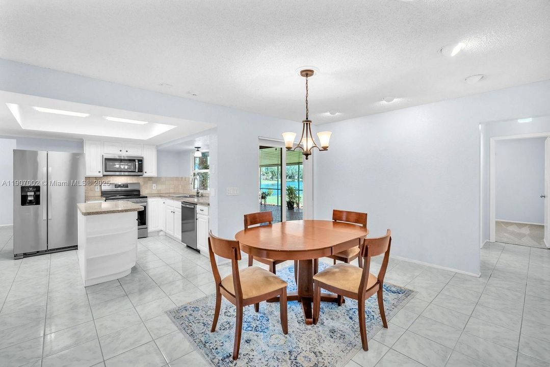 待售: $685,000 (4 贝兹, 2 浴室, 1865 平方英尺)