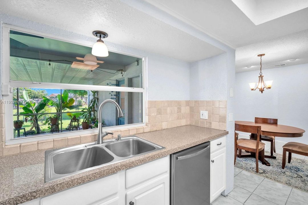 待售: $685,000 (4 贝兹, 2 浴室, 1865 平方英尺)