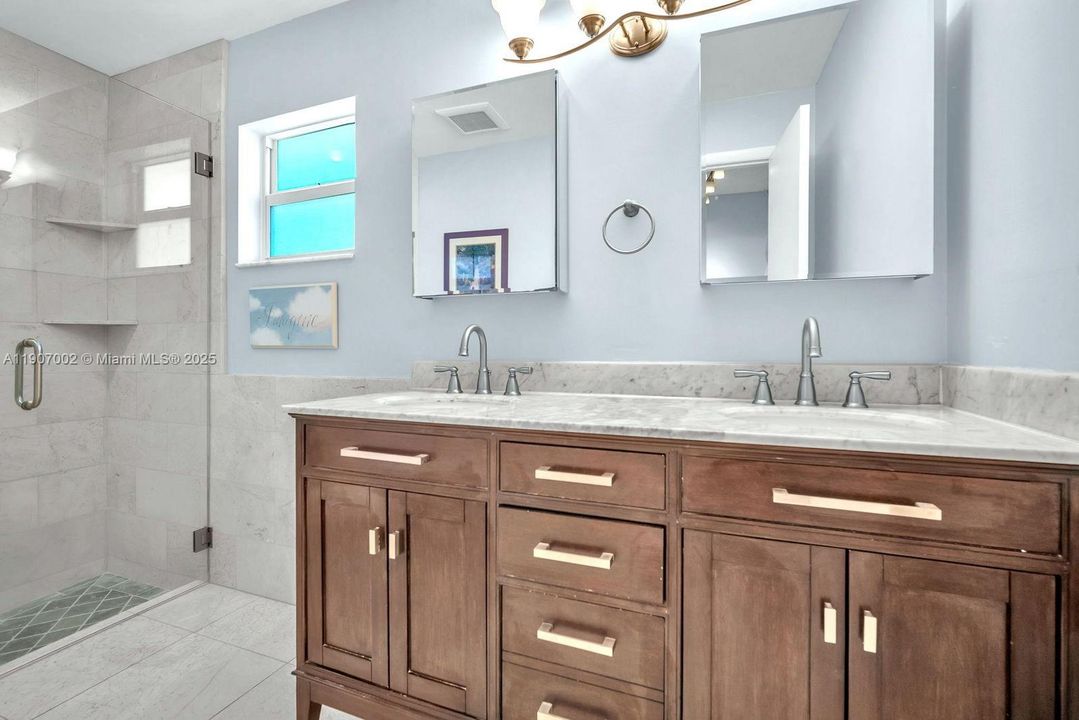 待售: $685,000 (4 贝兹, 2 浴室, 1865 平方英尺)